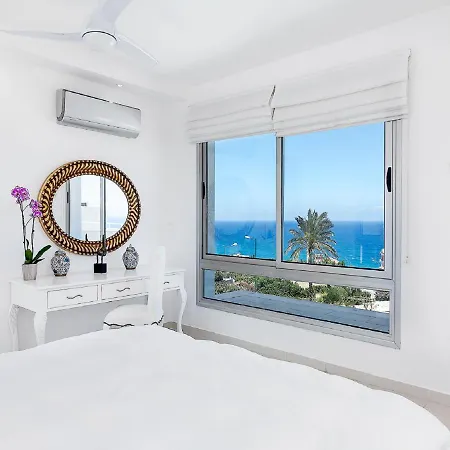 An Executive 3 Bedroom Villa, Private Pool, Ac Wifi In Rooms, Internet Tv