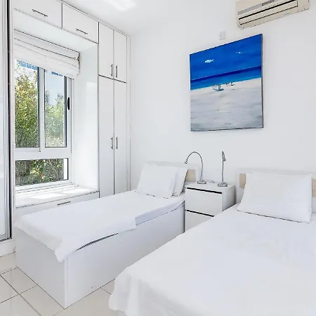 An Executive 3 Bedroom Villa, Private Pool, Ac Wifi In Rooms, Internet Tv Villa *