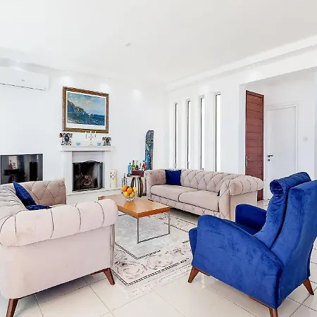 An Executive 3 Bedroom Villa, Private Pool, Ac Wifi In Rooms, Internet Tv Villa *