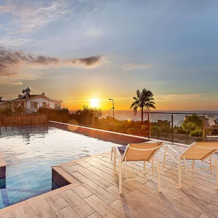 An Executive 3 Bedroom Villa, Private Pool, Ac Wifi In Rooms, Internet Tv