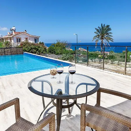 An Executive 3 Bedroom Villa, Private Pool, Ac Wifi In Rooms, Internet Tv Villa *