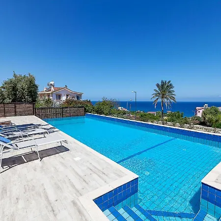 An Executive 3 Bedroom Villa, Private Pool, Ac Wifi In Rooms, Internet Tv