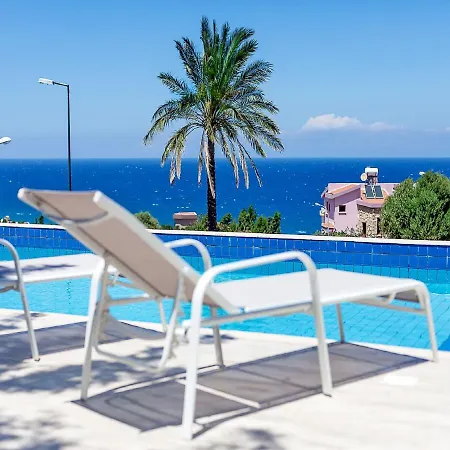 An Executive 3 Bedroom Villa, Private Pool, Ac Wifi In Rooms, Internet Tv Villa