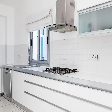 An Executive 3 Bedroom Villa, Private Pool, Ac Wifi In Rooms, Internet Tv Villa *