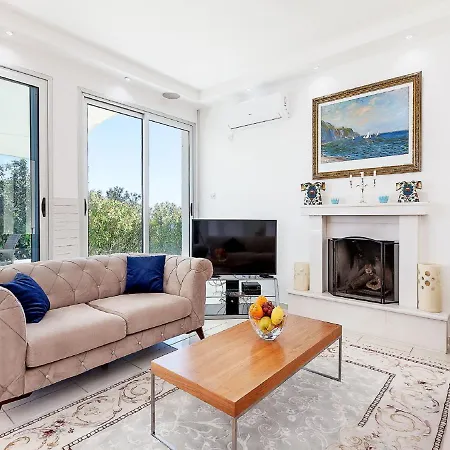 An Executive 3 Bedroom Villa, Private Pool, Ac Wifi In Rooms, Internet Tv Vilă Agios Amvrosios (Kyrenia)