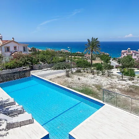 An Executive 3 Bedroom Villa, Private Pool, Ac Wifi In Rooms, Internet Tv Villa