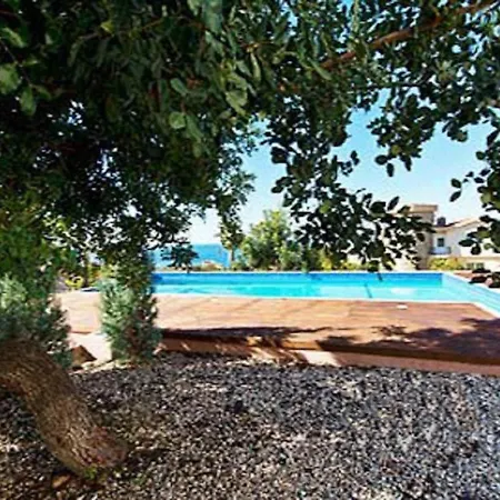 Villa An Executive 3 Bedroom Villa, Private Pool, Ac Wifi In Rooms, Internet Tv